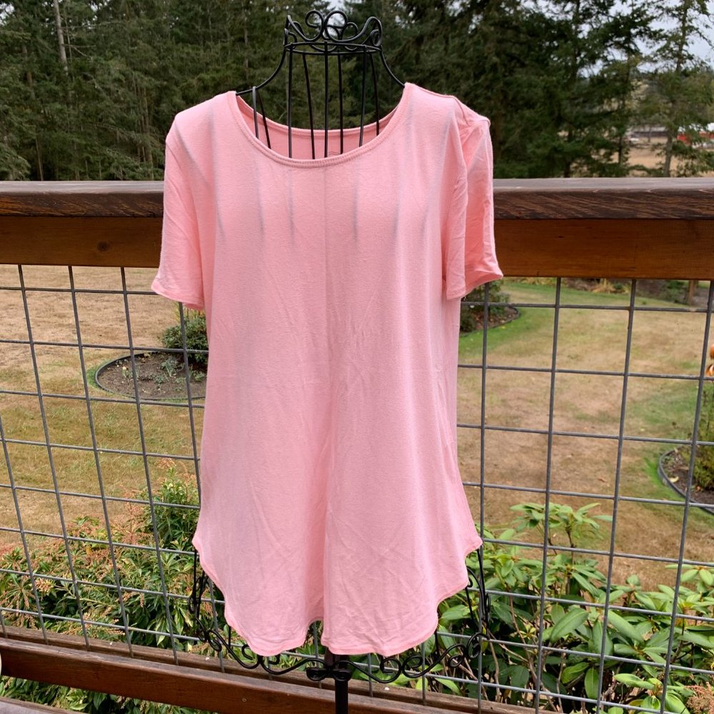 Maurices Ladies size Small Pink Short Sleeve Round Neckline Pullover Blouse